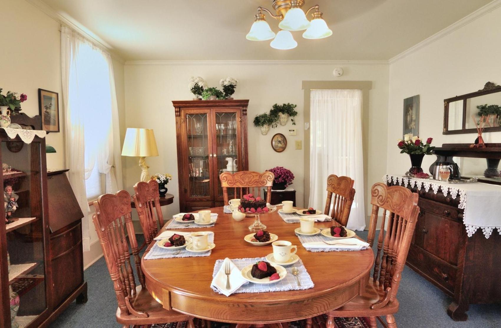 The Queen, A Victorian Bed & Breakfast 벨폰테 외부 사진